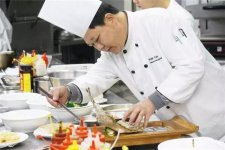 對于廚師來說，有真本事，就有資格要高工資【重慶火鍋底料批發(fā)在哪】