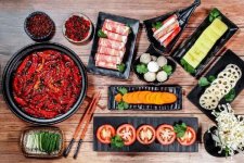 餐飲跨界混搭，斜杠老板是那么好當(dāng)?shù)膯幔俊局貞c火鍋底料批發(fā)】
