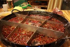 重慶火鍋為什么那么香重慶又有發(fā)達(dá)的美食文化，其中最具代表的是以香濃麻辣享譽(yù)全國的火鍋