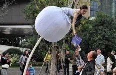 憑什么接你餐廳的宣傳單掌握正確的發(fā)傳單姿勢，照樣能成為你餐廳的“營銷”利器【重慶火鍋底料批發(fā)廠家】