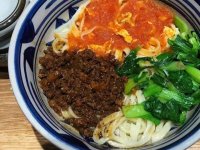 家樓下面館興衰錄:樓下的小餐館風(fēng)云變幻，你方唱罷我登場(chǎng)，熙攘熱鬧。不同的店主帶著不同的夢(mèng)想，演繹出一條條不同的發(fā)展軌跡【重慶火鍋底料廠哪家