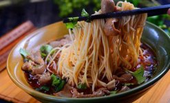 多加了面給顧客，面館就會(huì)虧本，其實(shí)不然