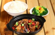 滿大街的黃燜雞米飯都關(guān)了，真的不賺錢？【重慶火鍋底料批發(fā)地址】