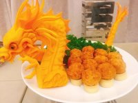 海底撈的傳統(tǒng)門店與智慧門店，一個無微不至，一個“無服務(wù)”，卻同樣收獲了顧客好評。這里面，其實反映出的正是餐飲服務(wù)的兩大走向【重慶火鍋底料