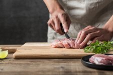 “連鎖餐廳用一套標(biāo)準(zhǔn)化的公式，‘消解’八大菜系【重慶火鍋底料廠家排名】