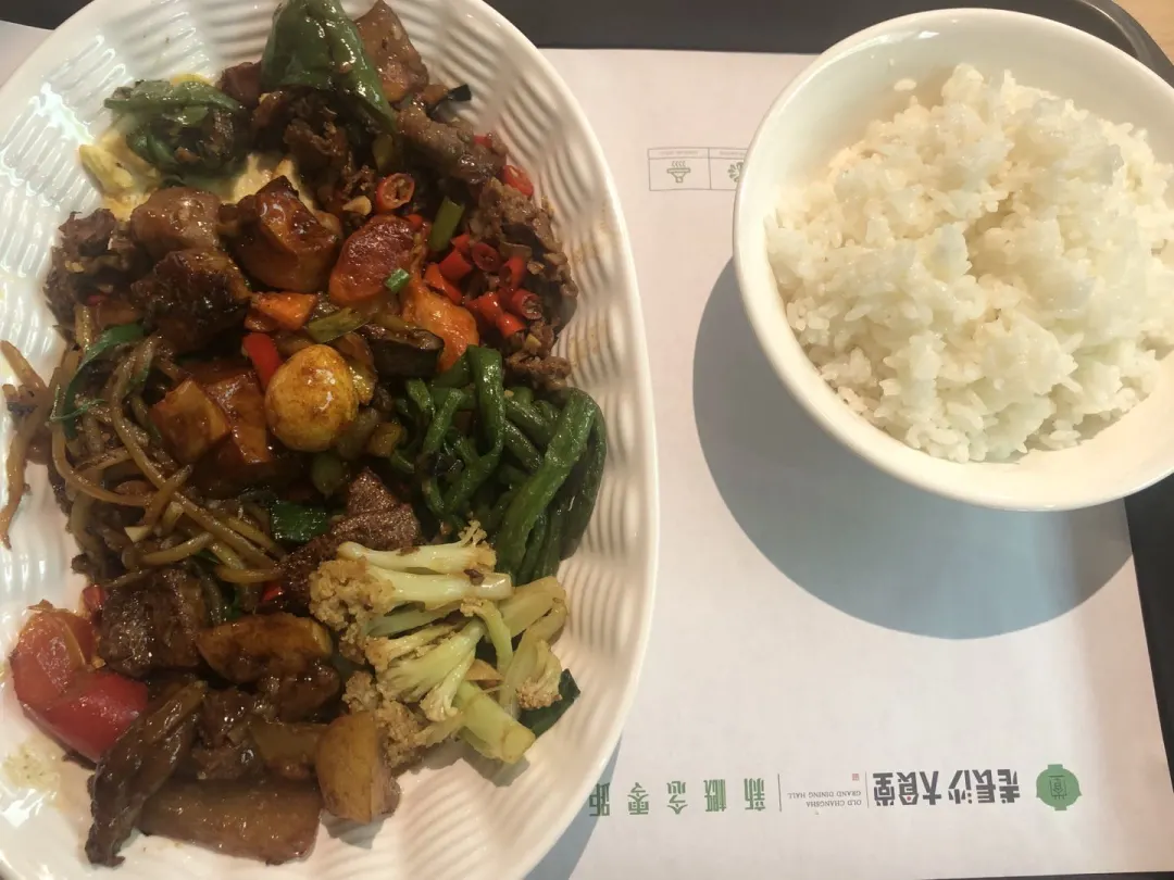 120平日4萬(wàn)，“快+正”餐成全新模式？【重慶火鍋底料批發(fā)商城】
