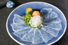 “好吃的魚，一定不能落下河豚。蘇軾一句“食河豚而無百味”，道盡了河豚的極致鮮美。”  魚中之王【重慶火鍋底料批發(fā)在哪里】