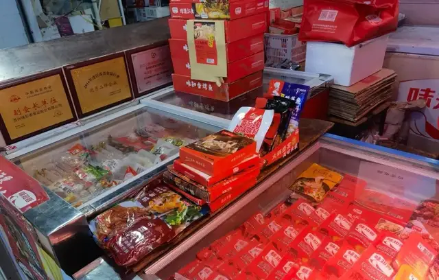 預制菜第一股”味知香成功登陸上交所。截至2020年底，味知香經(jīng)銷商數(shù)量為880家、加盟店數(shù)量重慶老火鍋底料的做法為1117家