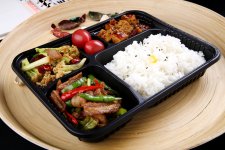 我一直以為店里賣的都是現(xiàn)做的現(xiàn)在大家在外面點餐，可能10份里面就有5~6份是料理包做的重慶火鍋底料在哪里買