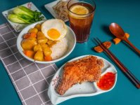 月漲幅達50%以上！小龍蝦價格如坐過山車一個月內(nèi)小龍蝦價格上漲超一倍成都火鍋底料批發(fā)市場